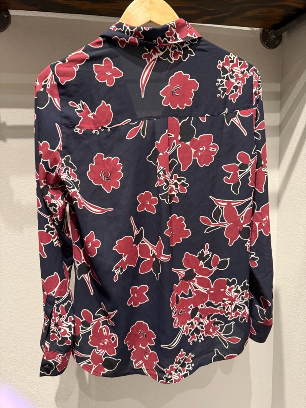 Express Portofino Slim fit Navy Floral Button-Up Blouse with Red Floral Print - Picture 2 of 6